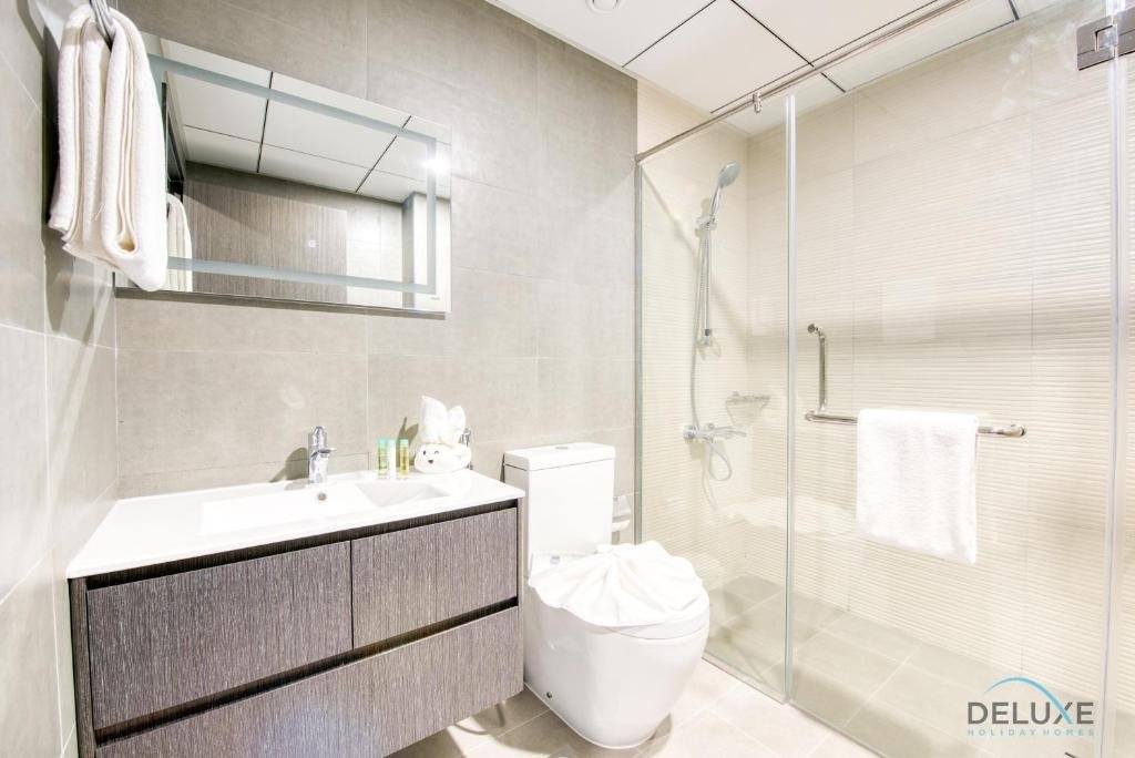 Дубай: Stylish 2BR in Bella Rose Al Barsha South by Deluxe Holiday Homes