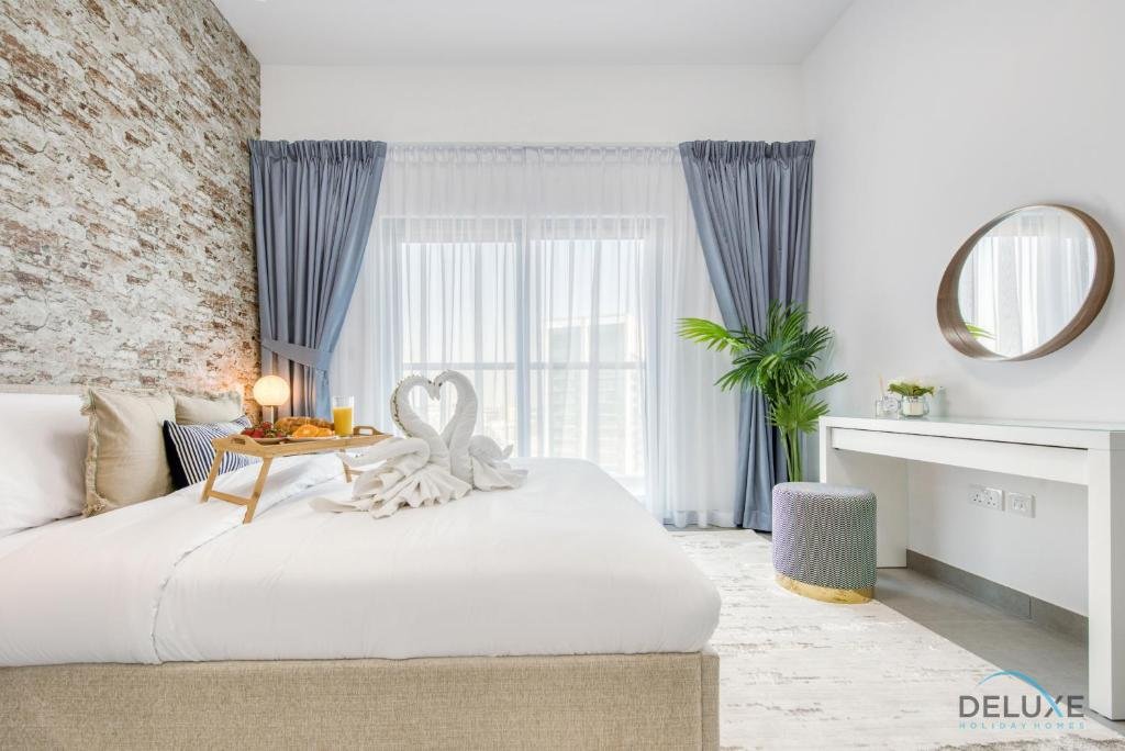 Дубай: Stylish 2BR in Bella Rose Al Barsha South by Deluxe Holiday Homes
