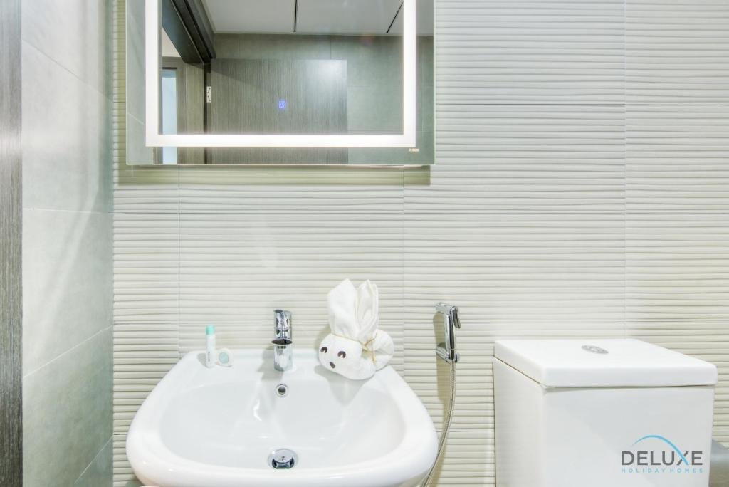 Дубай: Stylish 2BR in Bella Rose Al Barsha South by Deluxe Holiday Homes