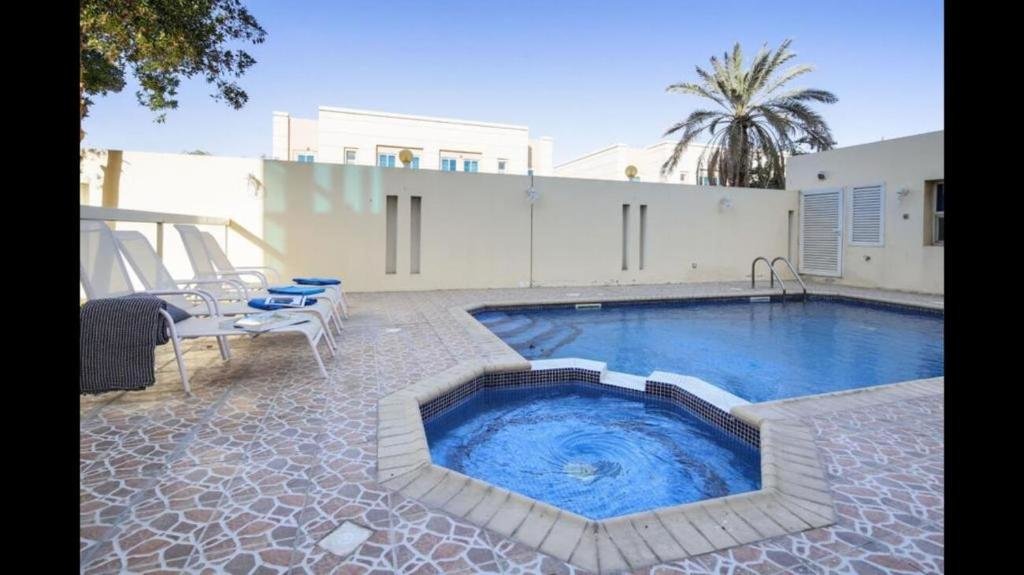 Дубай: Hometown Apartments - Incredible 4 Bedroom plus maidsroom Villa