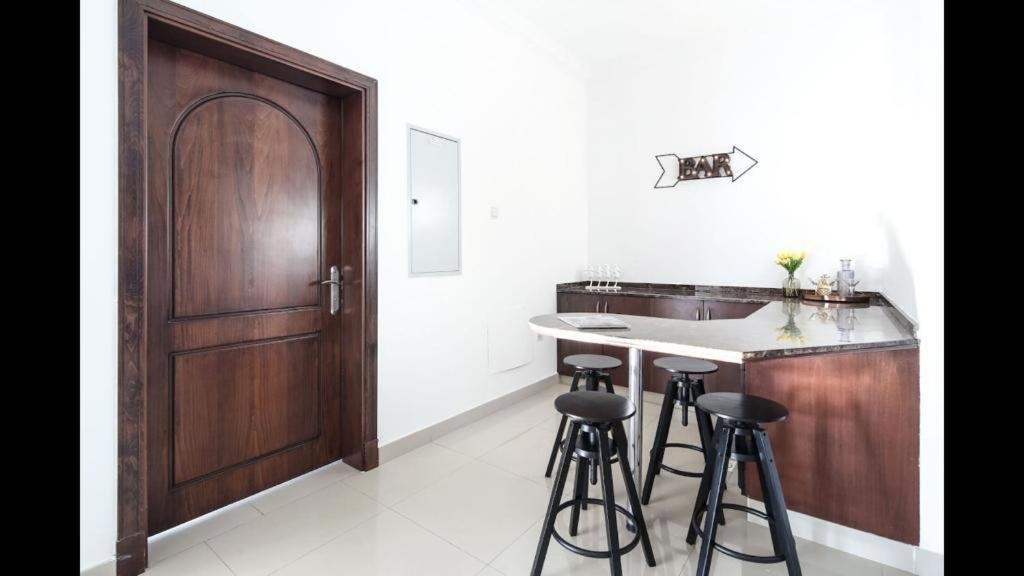 Дубай: Hometown Apartments - Incredible 4 Bedroom plus maidsroom Villa