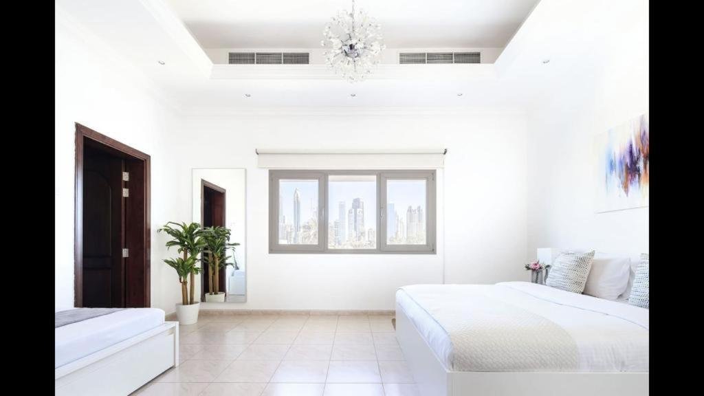 Дубай: Hometown Apartments - Incredible 4 Bedroom plus maidsroom Villa
