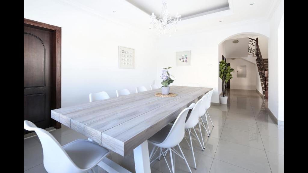 Дубай: Hometown Apartments - Incredible 4 Bedroom plus maidsroom Villa