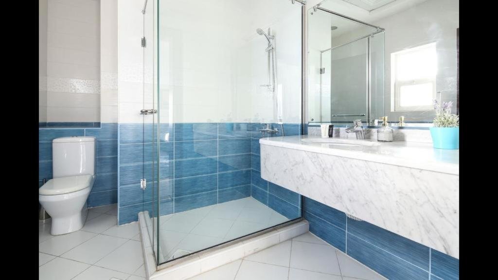 Дубай: Hometown Apartments - Incredible 4 Bedroom plus maidsroom Villa