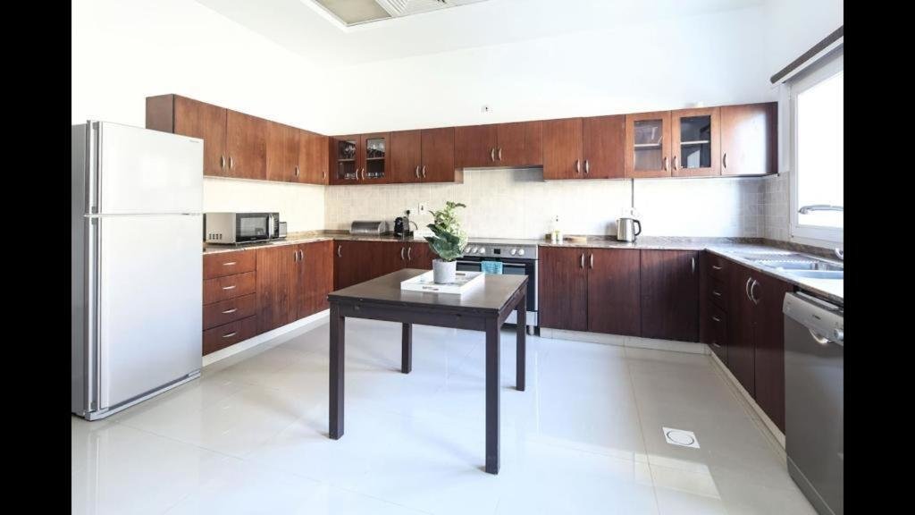 Дубай: Hometown Apartments - Incredible 4 Bedroom plus maidsroom Villa