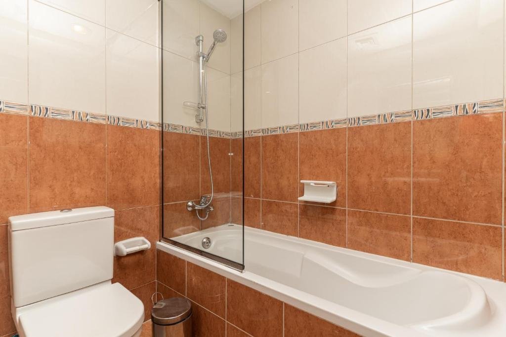 Дубай: RH- 2BR apartment is Al Barsha 1, near mall & lulu