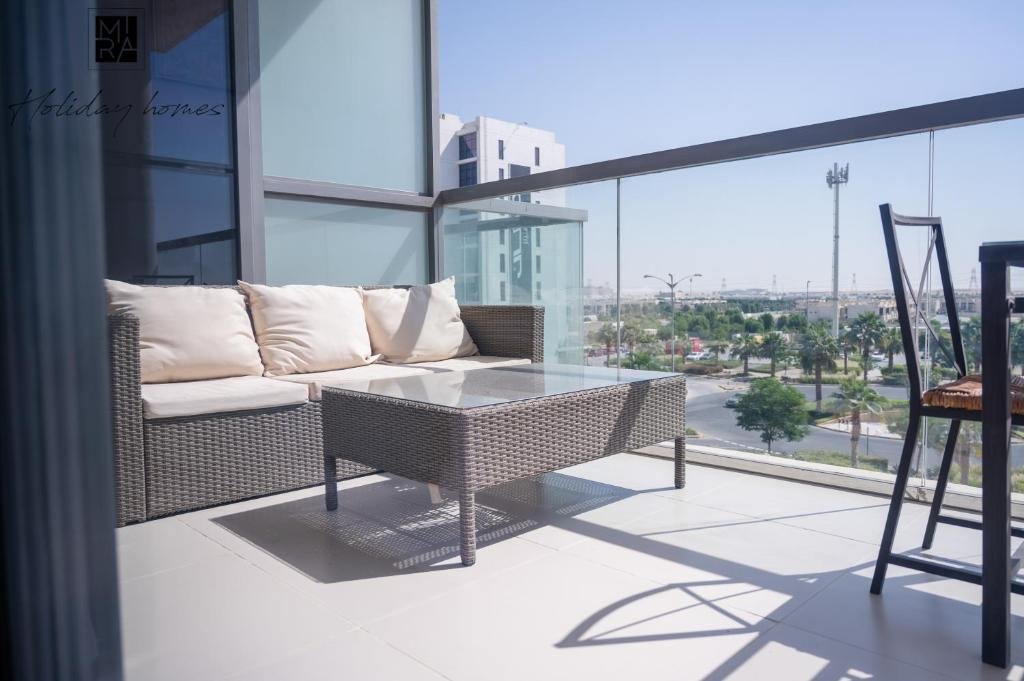 Дубай: Mira Holiday Homes - Spacious Studio with Balcony - Free Wifi