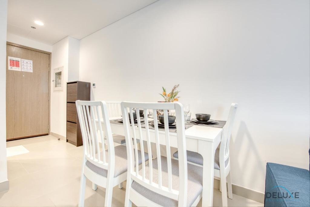Дубай: Innovative 1 BR Apartment at Pulse Residence Dubai South by Deluxe Holiday Homes