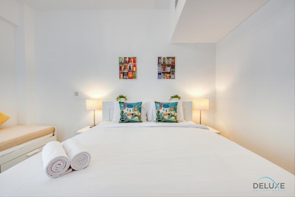 Дубай: Innovative 1 BR Apartment at Pulse Residence Dubai South by Deluxe Holiday Homes