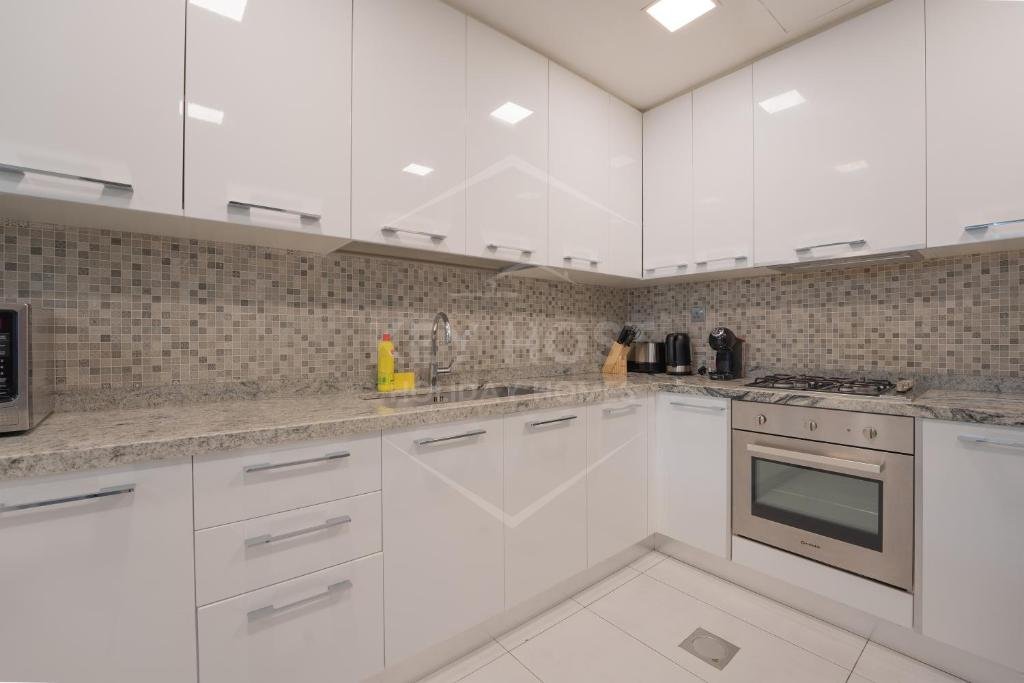 Дубай: KeyHost - Cozy 1BR Apartment Near Five Hotel - JVC - KG40