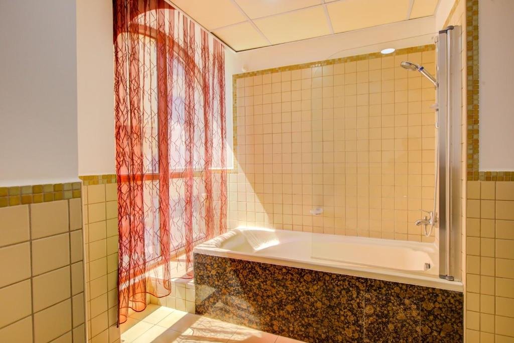 Дубай: 2BR Apartment with Beach Access in Murjan 5 JBR Walk