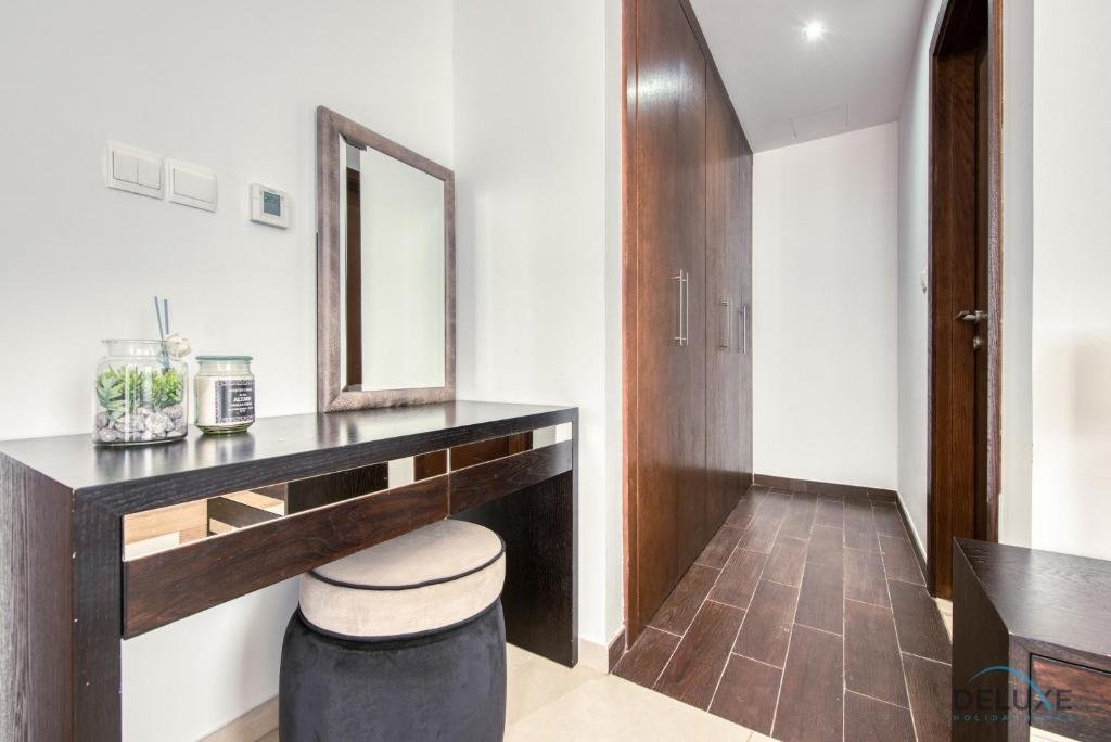Дубай: Homely 1BR at The Matrix Dubai Sports City by Deluxe Holiday Homes