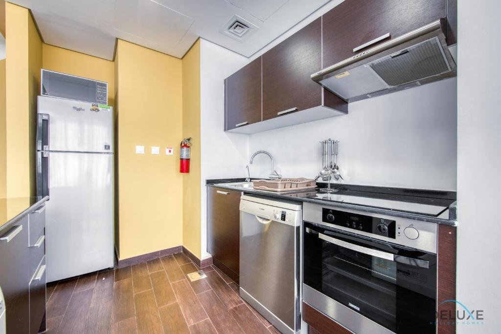 Дубай: Homely 1BR at The Matrix Dubai Sports City by Deluxe Holiday Homes