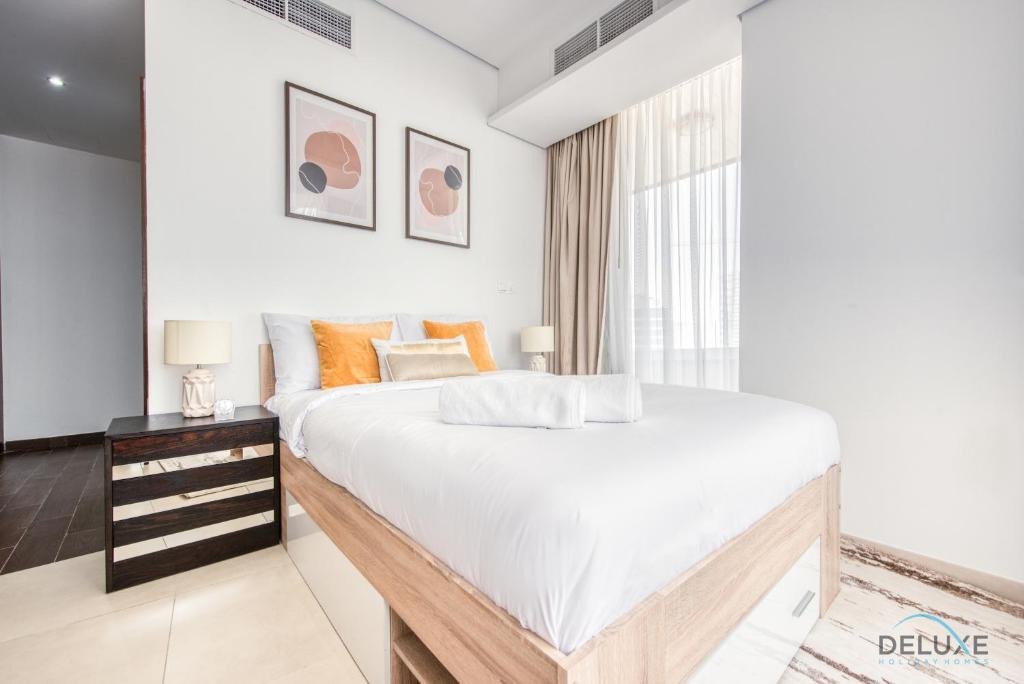 Дубай: Homely 1BR at The Matrix Dubai Sports City by Deluxe Holiday Homes