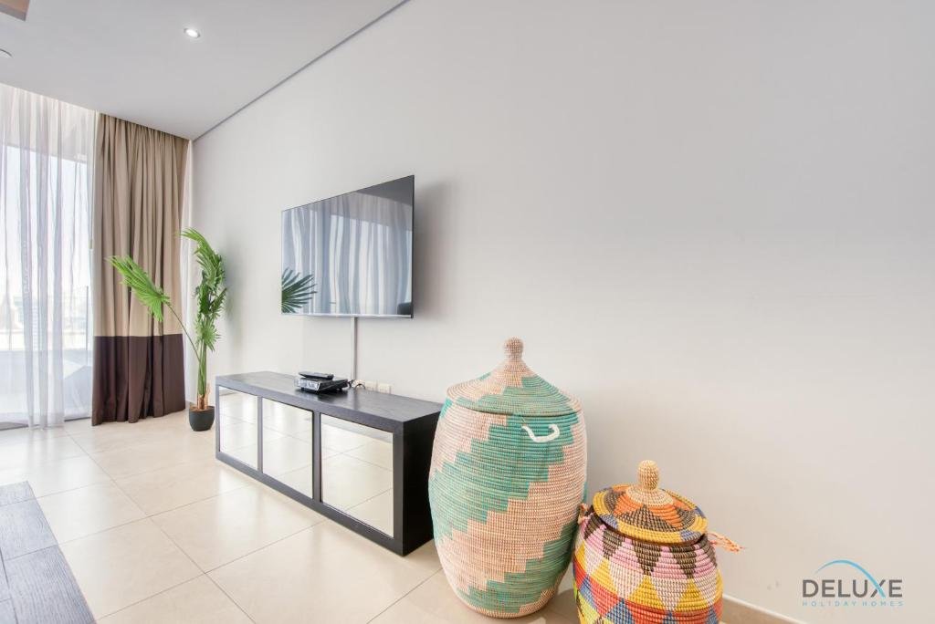 Дубай: Homely 1BR at The Matrix Dubai Sports City by Deluxe Holiday Homes