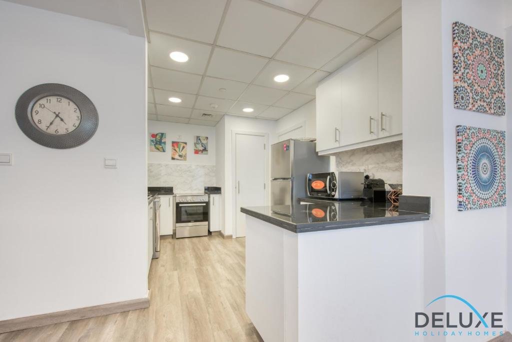 Дубай: Serene 2BR Apartment at Rimal 1 by Deluxe Holiday Homes