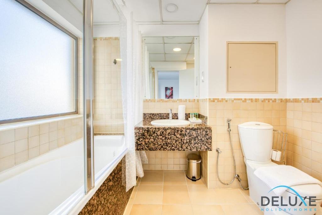 Дубай: Serene 2BR Apartment at Rimal 1 by Deluxe Holiday Homes