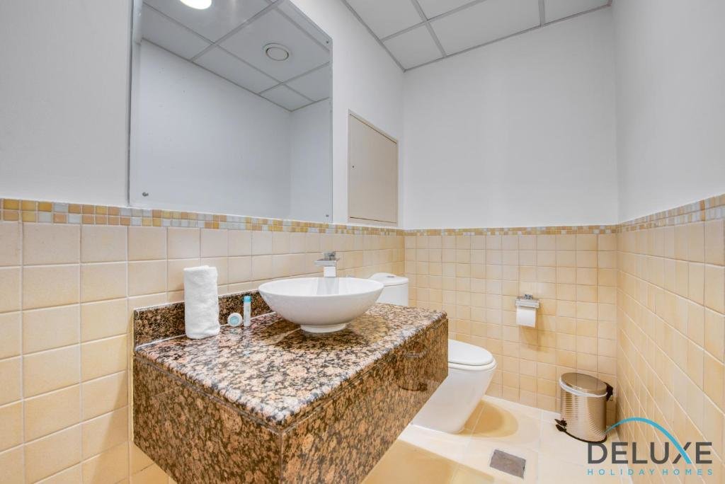 Дубай: Serene 2BR Apartment at Rimal 1 by Deluxe Holiday Homes