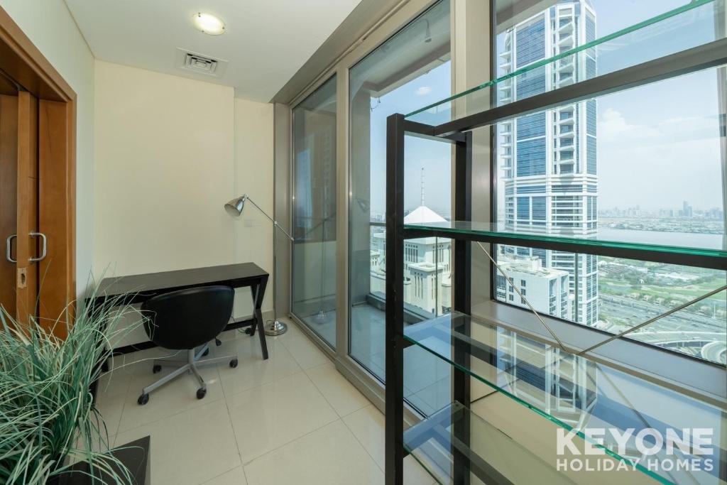Дубай: KeyOne - 2BR in Ocean Heights