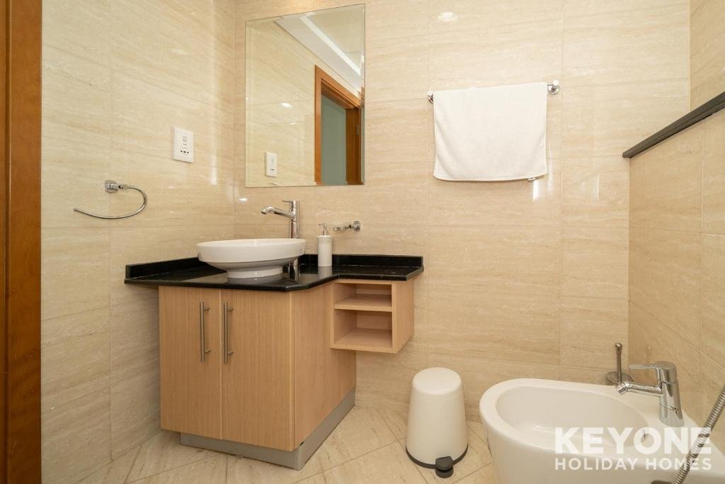 Дубай: KeyOne - 2BR in Ocean Heights