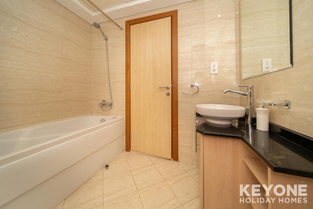 Дубай: KeyOne - 2BR in Ocean Heights