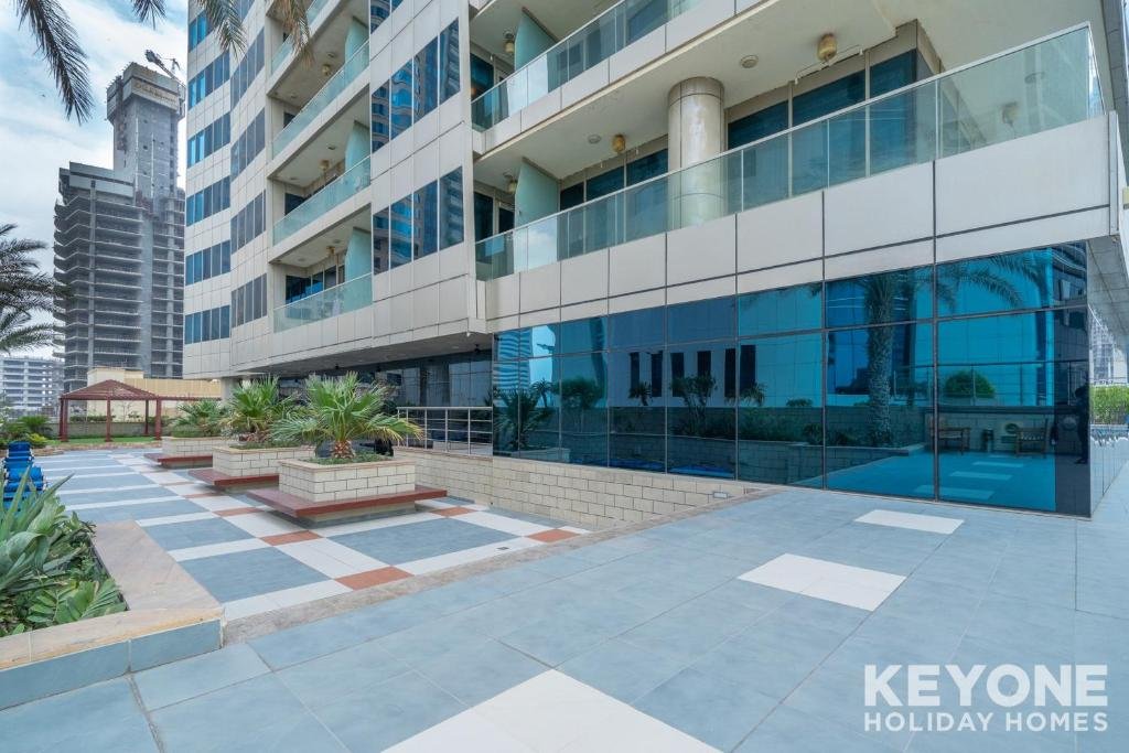 Дубай: KeyOne - 2BR in Ocean Heights