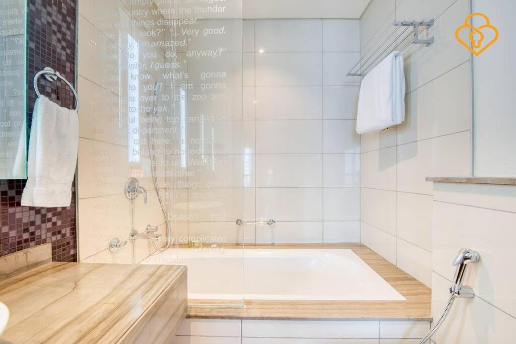 Дубай: Keysplease 5* 2 B/R Apt, Damac Paramount Residence
