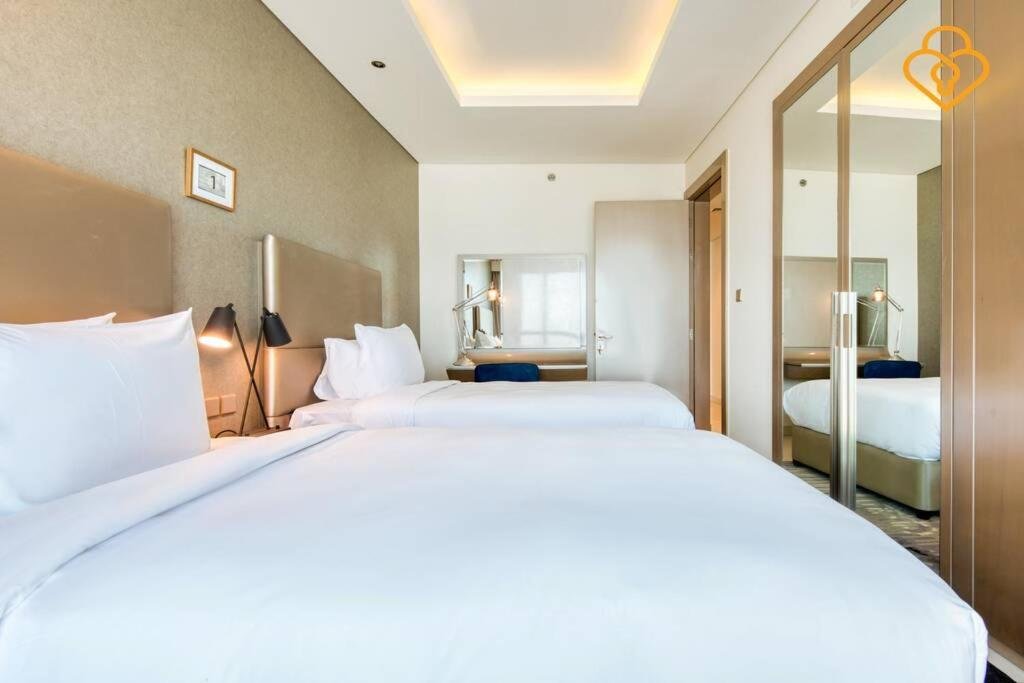 Дубай: Keysplease 5* 2 B/R Apt, Damac Paramount Residence