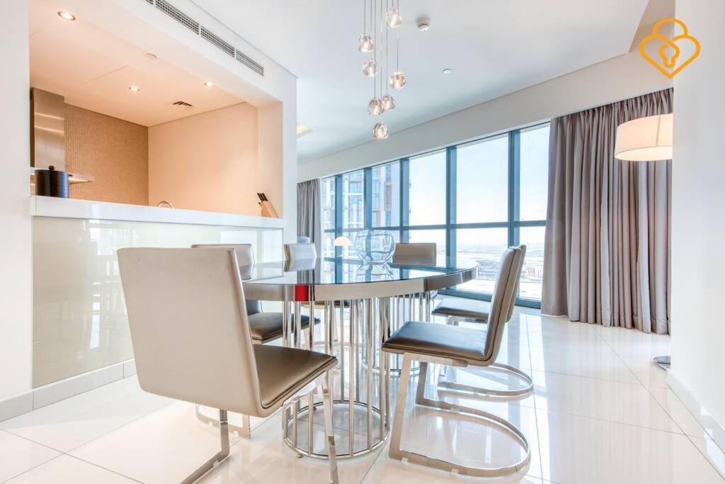 Дубай: Keysplease 5* 2 B/R Apt, Damac Paramount Residence