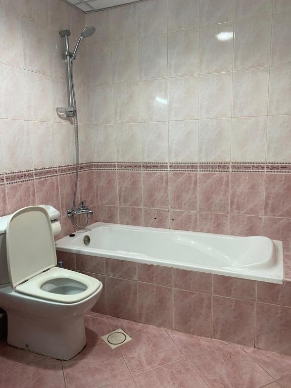 Шарджа: Sharjah Homestay not hotel Master Bedroom with attached private washroom in furnished 2 BHK flat