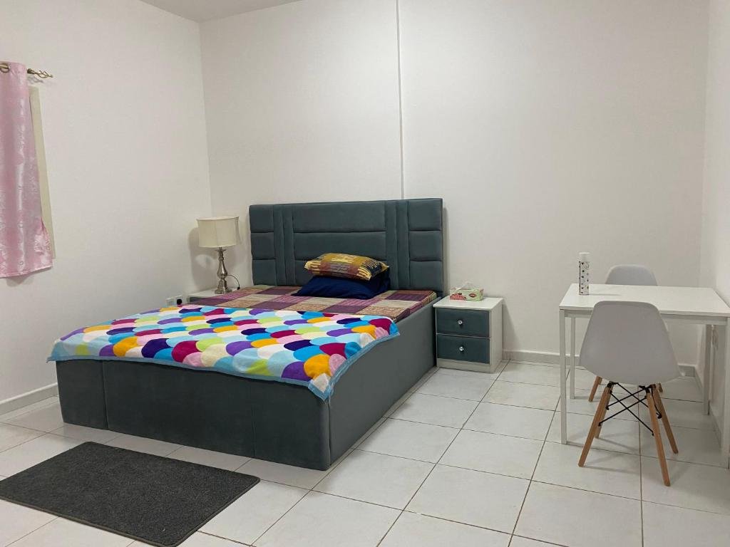 Шарджа: Sharjah Homestay not hotel Master Bedroom with attached private washroom in furnished 2 BHK flat