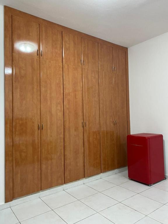 Sharjah Homestay not hotel Master Bedroom with attached private washroom in furnished 2 BHK flat — фото 2