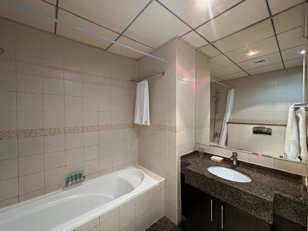 Дубай: Awesome Marina Canal View 1bd Bay Central Marina