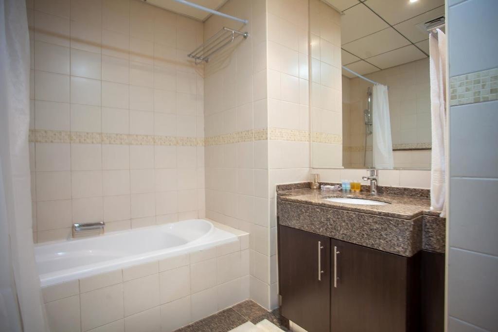 Дубай: Awesome Marina Canal View 1bd Bay Central Marina