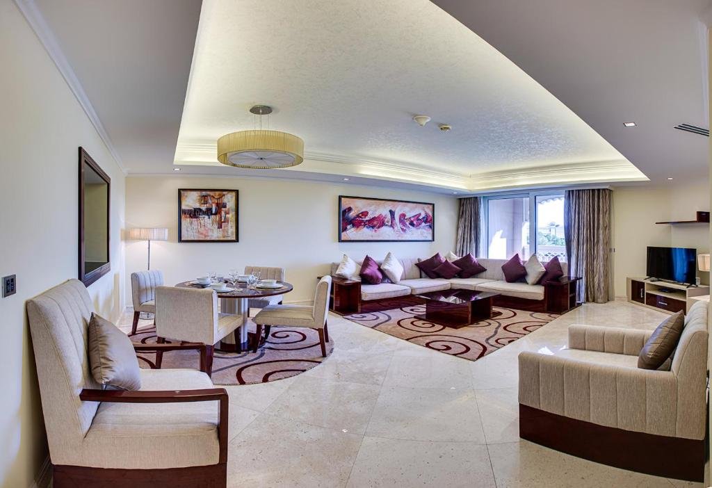 Дубай: TAJ 5* Palm Jumeirah apartment with beach access