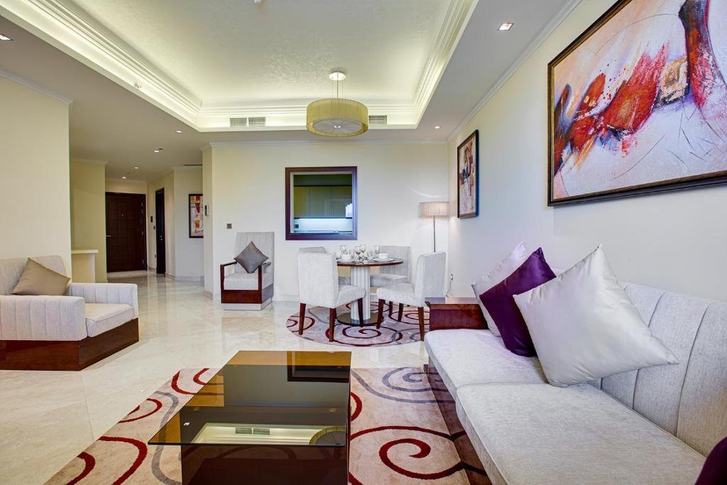 Дубай: TAJ 5* Palm Jumeirah apartment with beach access