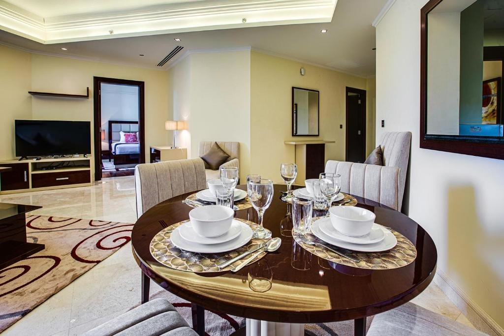Дубай: TAJ 5* Palm Jumeirah apartment with beach access