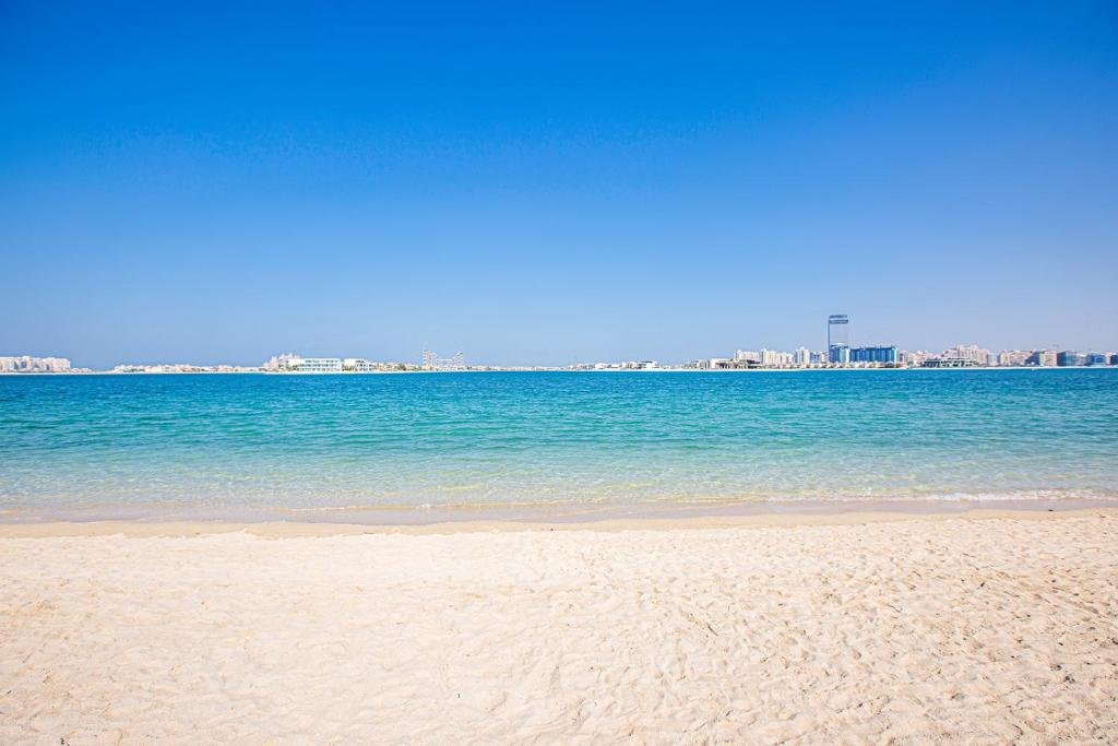 Дубай: TAJ 5* Palm Jumeirah apartment with beach access