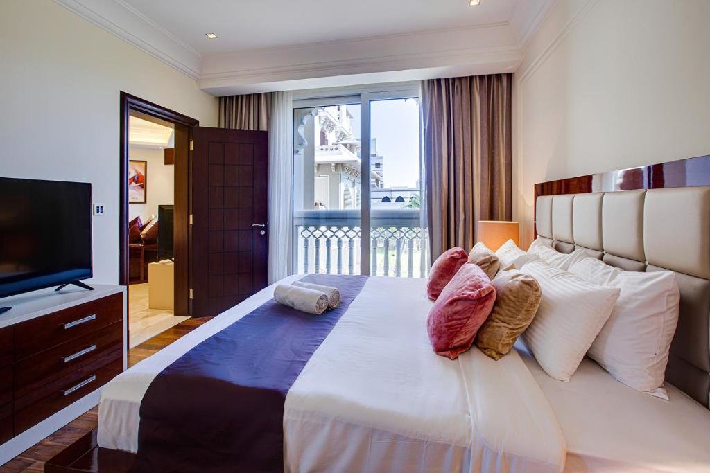 Дубай: TAJ 5* Palm Jumeirah apartment with beach access