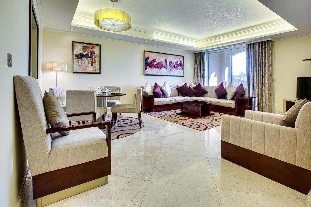 Дубай: TAJ 5* Palm Jumeirah apartment with beach access