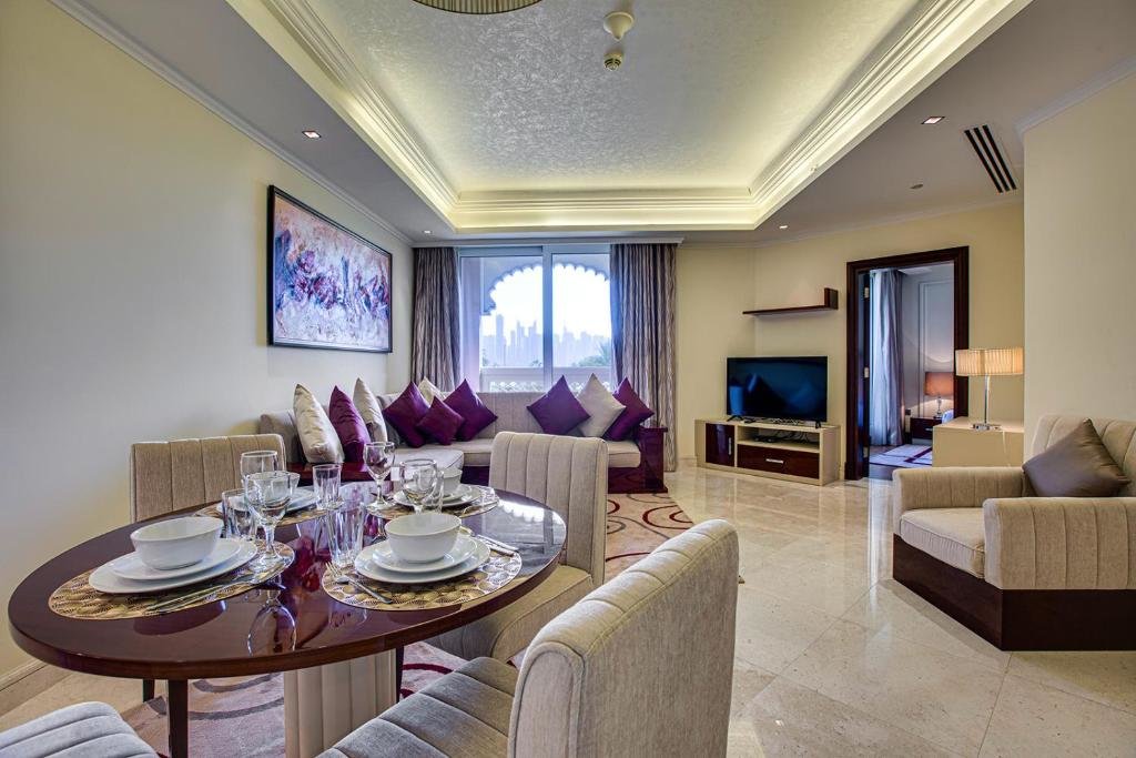 Дубай: TAJ 5* Palm Jumeirah apartment with beach access