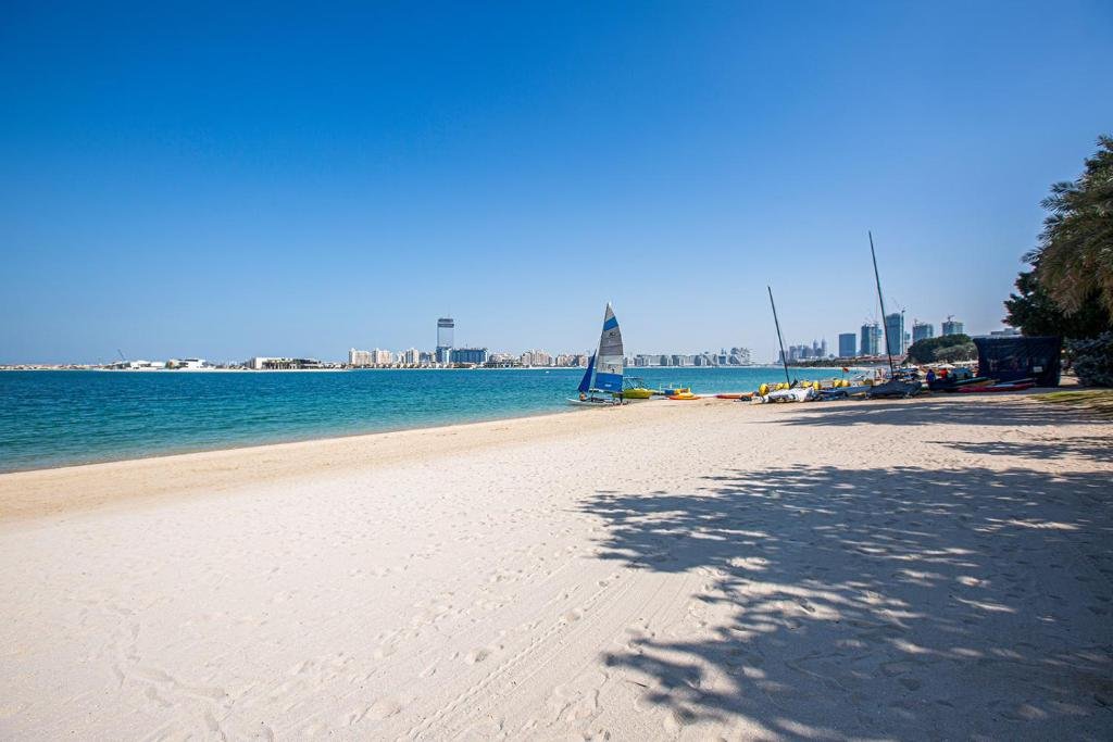 Дубай: TAJ 5* Palm Jumeirah apartment with beach access