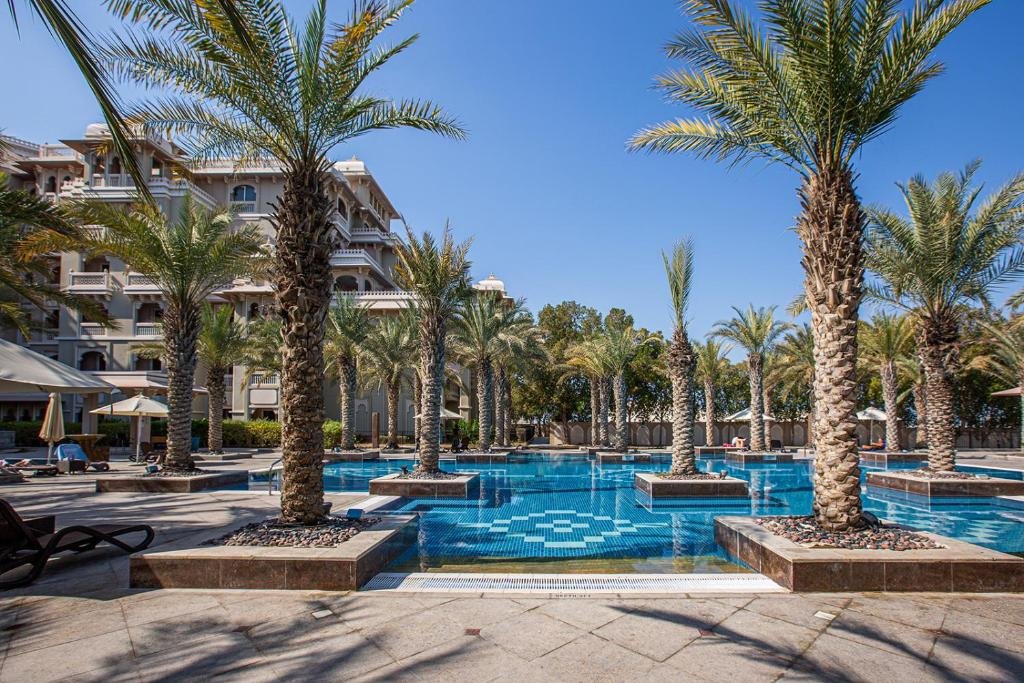 Дубай: TAJ 5* Palm Jumeirah apartment with beach access