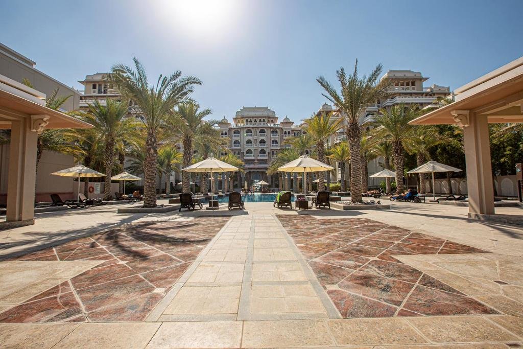 Дубай: TAJ 5* Palm Jumeirah apartment with beach access