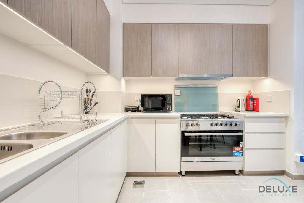 Дубай: Welcoming 2-bedroom Apartment at Park Heights, Dubai Hills by Deluxe Holiday Homes