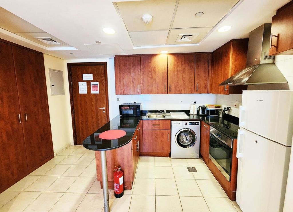Дубай: RH- Lake Terrace, Cluster D, JLT, 1BR near Metro