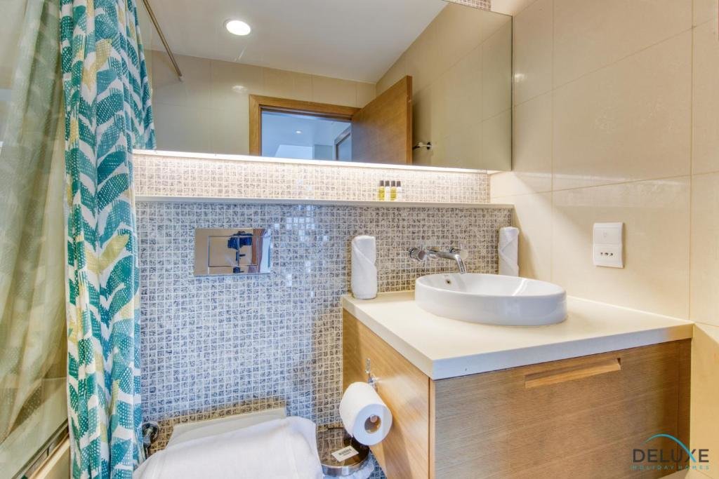Дубай: Neat 1Br In Claren Tower 1 By Deluxe Holiday Homes