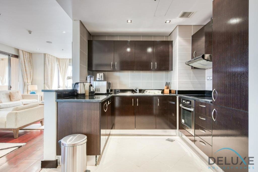 Дубай: Splendid 2 Bedroom Apartment at Royal Amwaj, Palm Jumeirah by Deluxe Holiday Homes