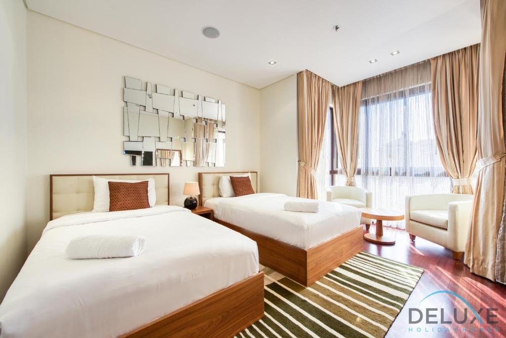 Дубай: Splendid 2 Bedroom Apartment at Royal Amwaj, Palm Jumeirah by Deluxe Holiday Homes