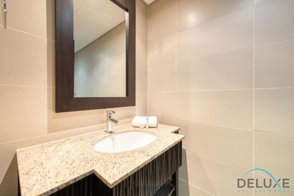 Дубай: Splendid 2 Bedroom Apartment at Royal Amwaj, Palm Jumeirah by Deluxe Holiday Homes